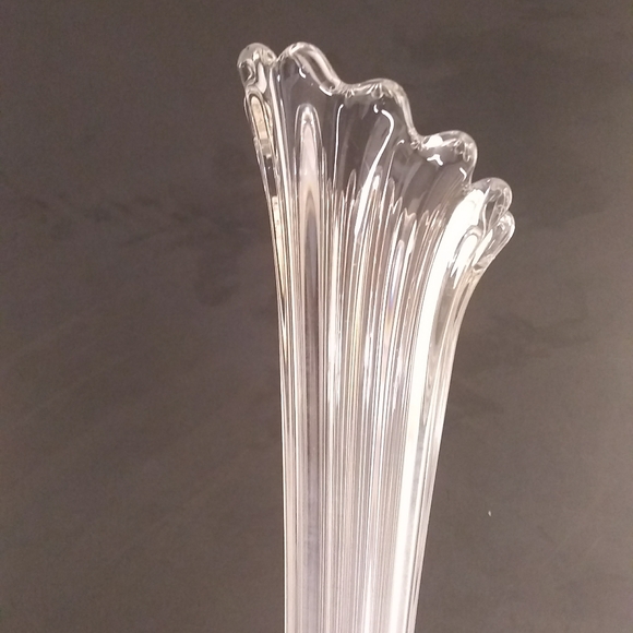 Tall clear swung bud vase - Picture 7 of 8